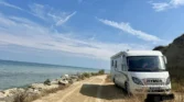 Obytné auto Hymer u moře, ideální pro cestování a dovolenou v přírodě. Skvělé pro dobrodružství s rodinou či přáteli.