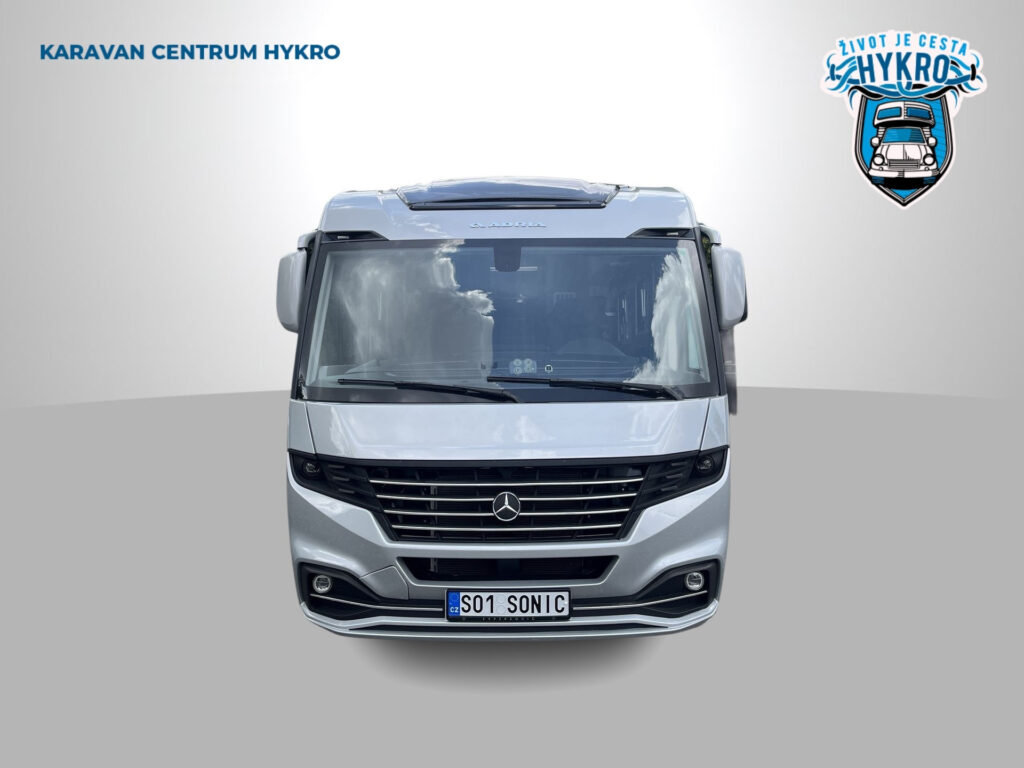 Obytné auto Mercedes Sonic s moderním designem, ideální pro vaše cesty. Objevte svobodu s kvalitním vybavením.