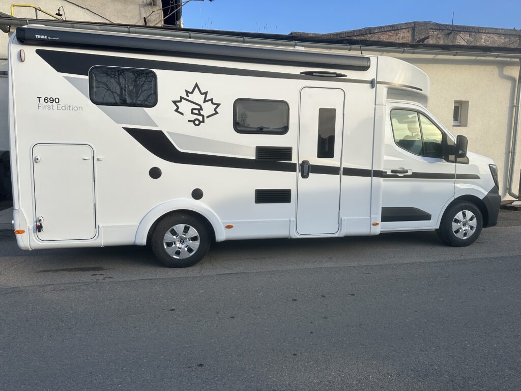 Obytné auto Trigano T 690 First Edition s moderním designem a bohatým vybavením pro pohodlné cestování.